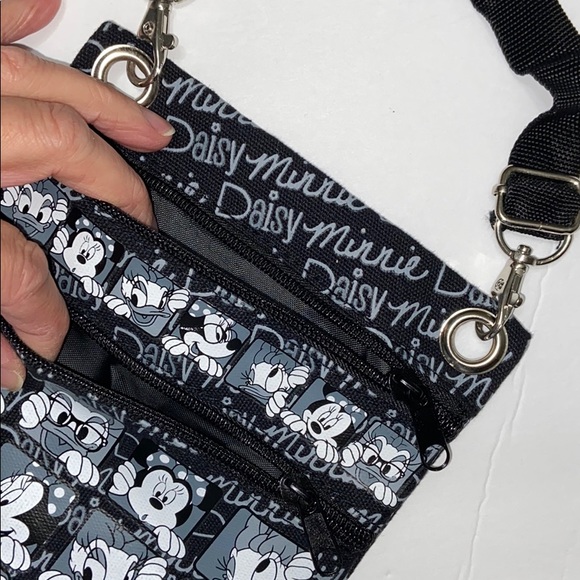 ✨Reduced - NWOT DISNEY cross body bag Micky Minnie Mouse - Collectable - Disney - Picture 3 of 3